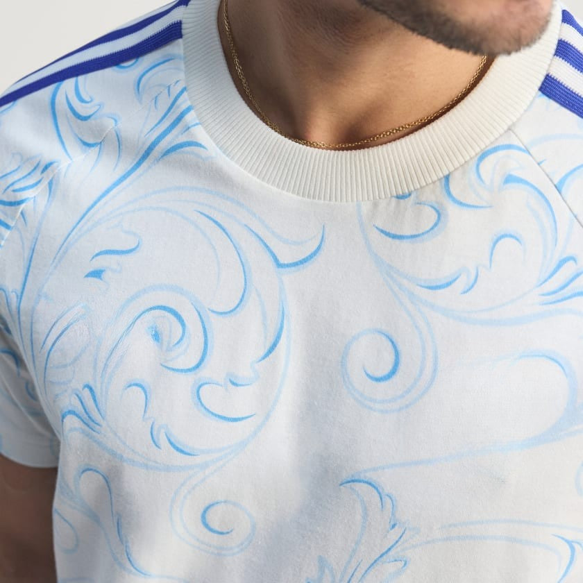 Remera  Originals AOP Off White