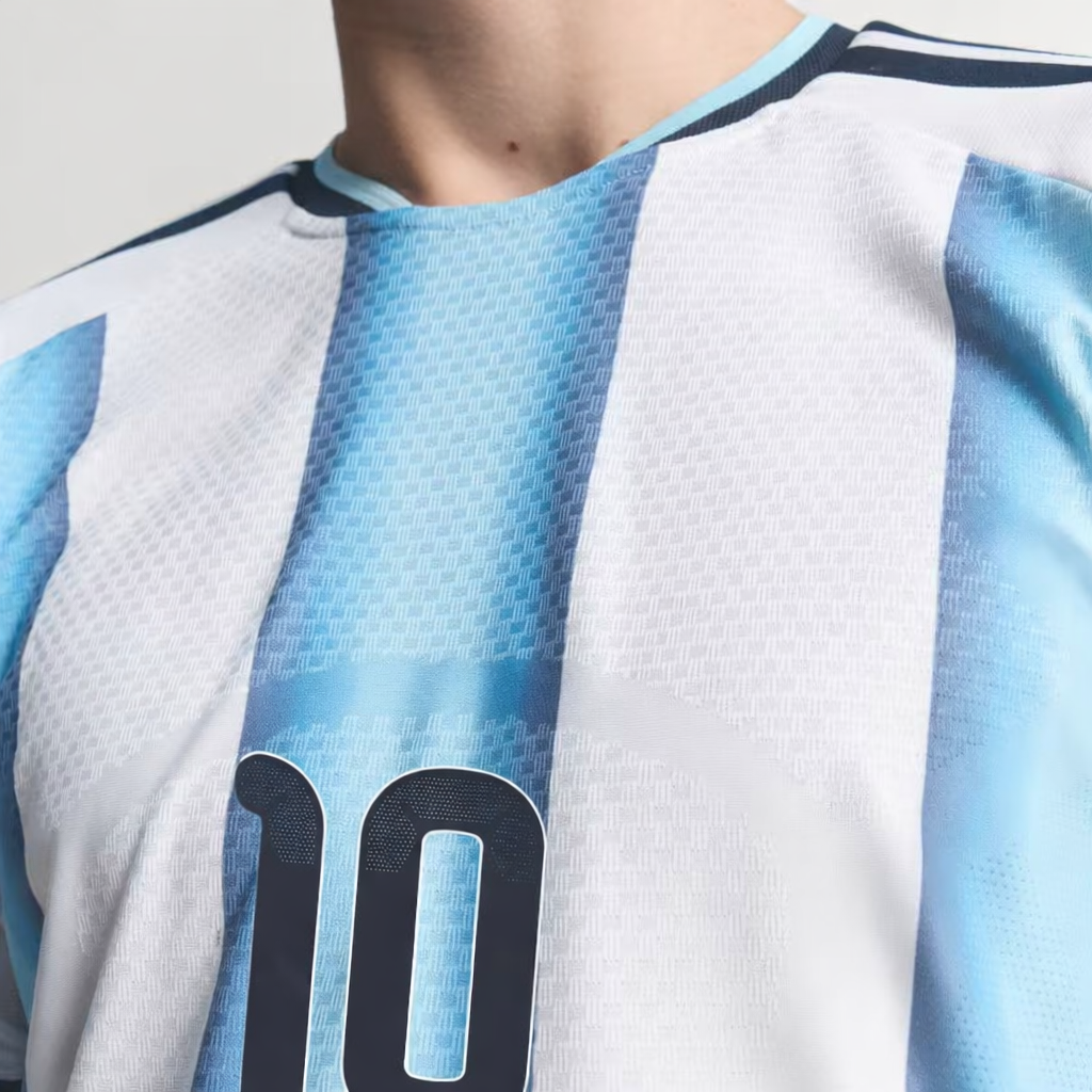 Camiseta Titular Messi Selección Argentina 26 Versión Jugador White / Icey Blue / Light Blue